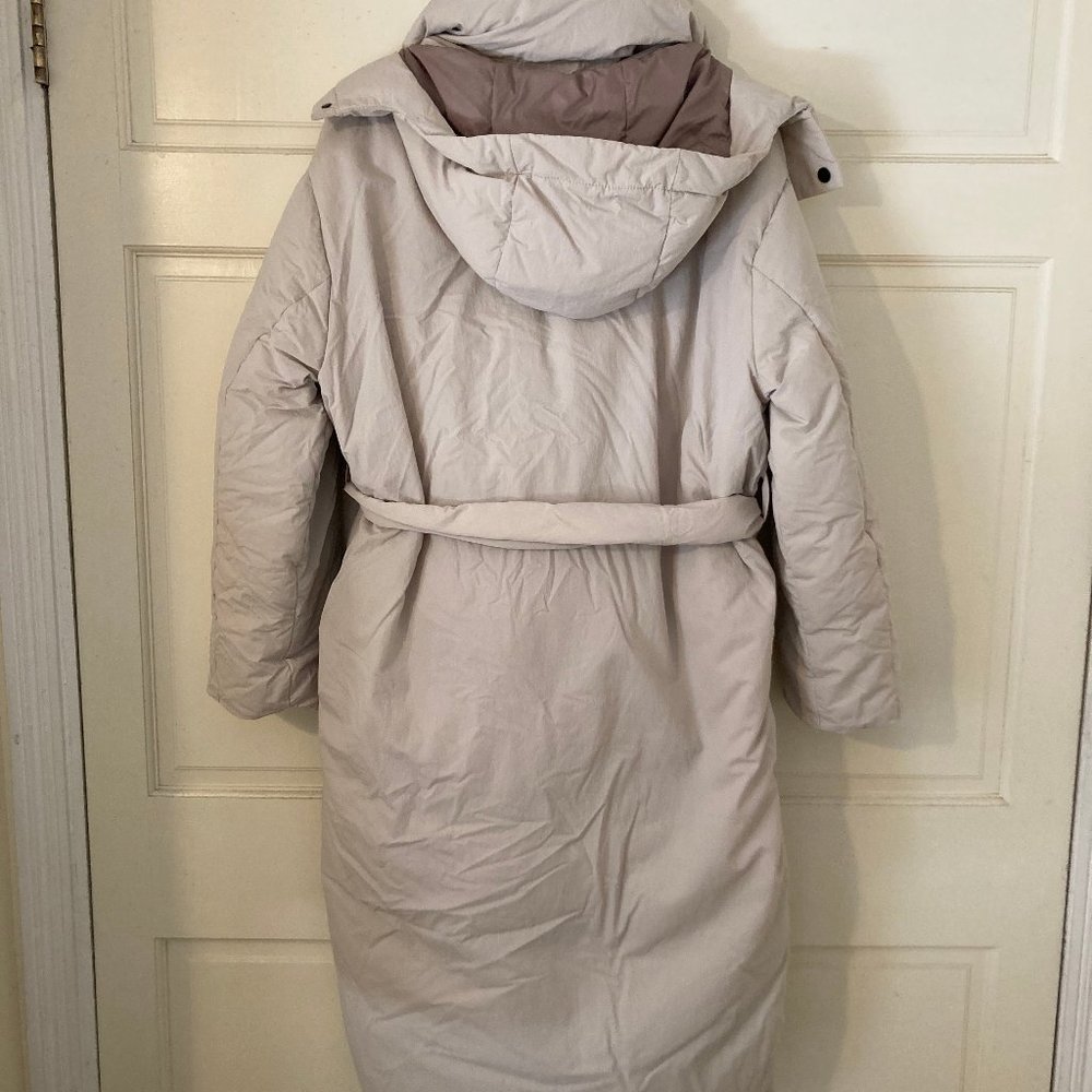 Everlane Light Beige Long Puffer Coat with Belt - Picture 8 of 9